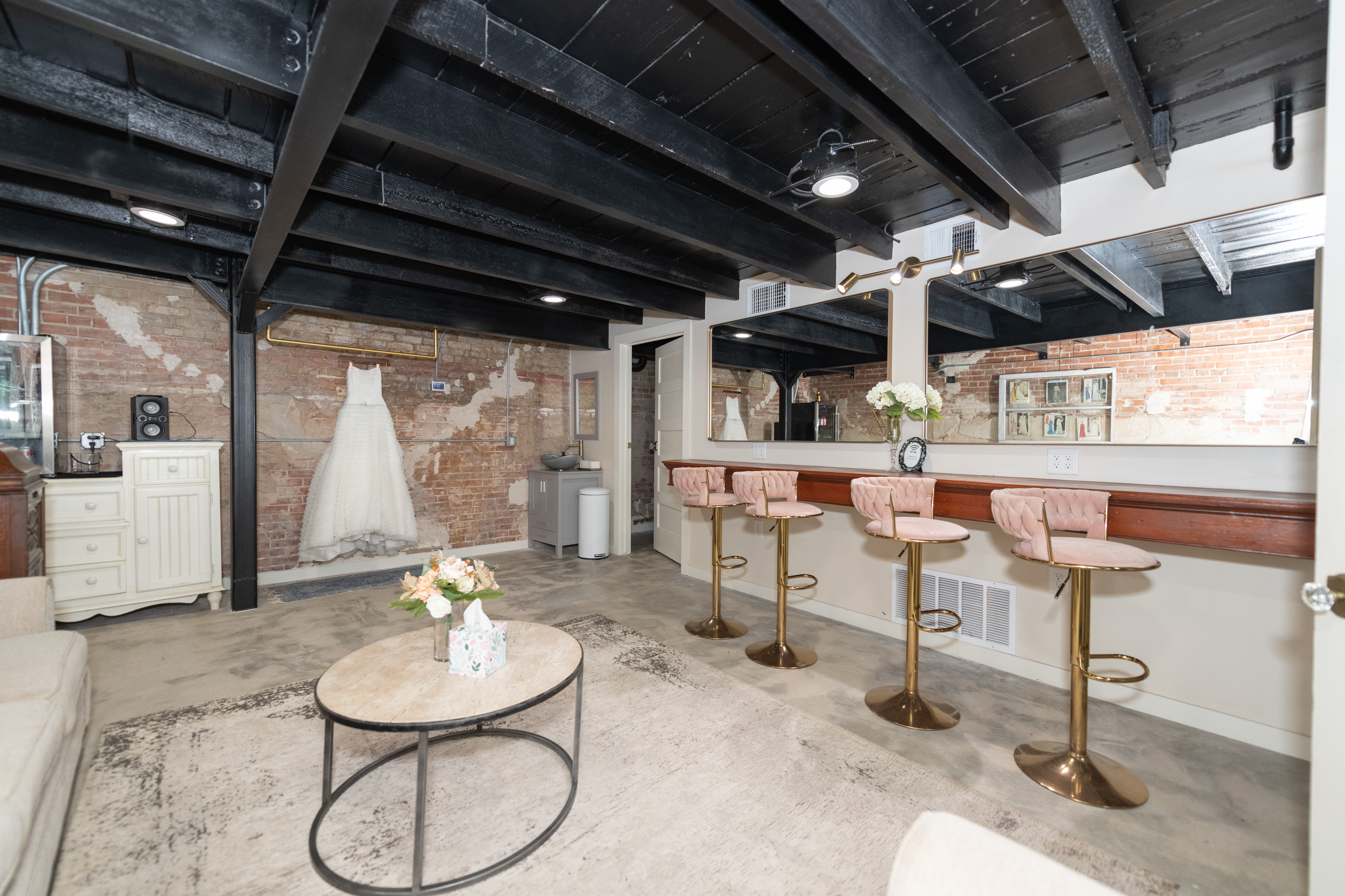 Houston wedding planning tips 2026, How to delegate your wedding to-do list, Stress-free wedding planning in Houston, All-inclusive wedding venues near Houston, Houston bridesmaid planning checklist, Fulshear wedding venue all-inclusive packages, Wedding planning help for Houston brides, Best wedding venues near Katy and Richmond TX, How to involve family in wedding planning, Brandt 1910 wedding packages and planning support