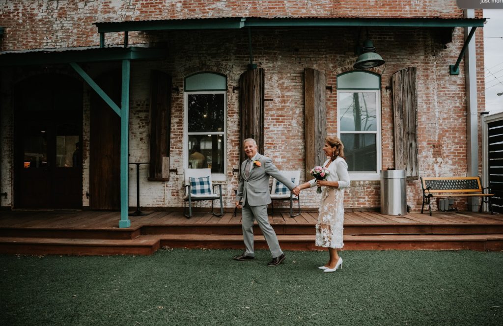 Houston wedding budget, how much does a wedding cost in Houston, Houston wedding cost per guest, how many wedding guests can I afford, average wedding cost in Houston, affordable wedding venues near Houston, wedding venues near Houston, Houston wedding venue prices, wedding budget by guest count, wedding venue near Katy TX